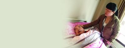 趙靜霞把老父親搬進(jìn)養(yǎng)老院照顧。