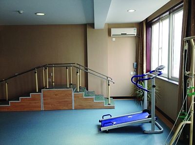  中心里健身設(shè)施一應(yīng)俱全。