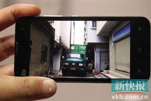 吳師傅的貨車被迫停留在現(xiàn)場幾天。