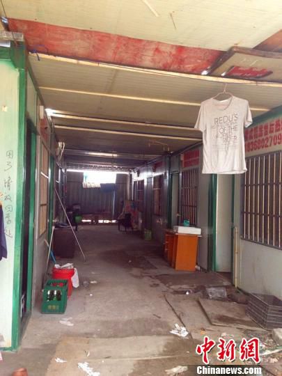 走進(jìn)杭州“柜族”:買(mǎi)不起也租不起房 集裝箱難安放 走進(jìn)杭州“柜族”:買(mǎi)不起也租不起房 集裝箱難安放