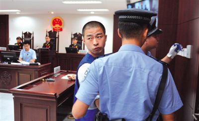 宣判后，馬凱被帶出法庭時(shí)，沖著旁聽席上的姐姐喊道：“照顧好媽”。