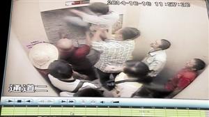 挖出的墻洞能讓一個(gè)身材嬌小的男子鉆出。