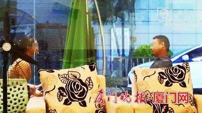 謝某約本報女記者在廈大附近一家咖啡廳見面，侃侃而談