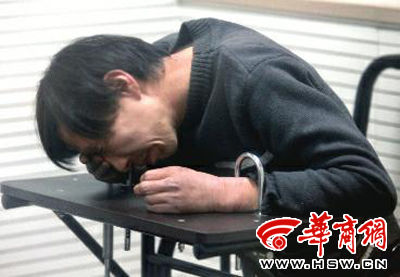 3月29日，多次騷擾孕婦的賈某在公安蓮湖分局接受訊問