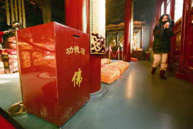 景區(qū)私設(shè)的功德箱已全部撤換，留下的功德箱屬于僧眾