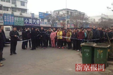 亳州路邊垃圾桶內(nèi)驚現(xiàn)碎尸。網(wǎng)友供圖