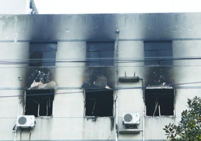 男子沖入公司高層會(huì)場(chǎng)潑汽油 房子瞬間爆燃致2死 男子沖入公司高層會(huì)場(chǎng)潑汽油 房子瞬間爆燃致2死