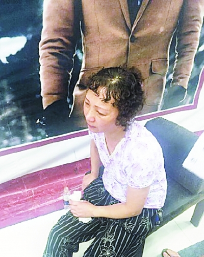 遇難女子家屬很悲傷。