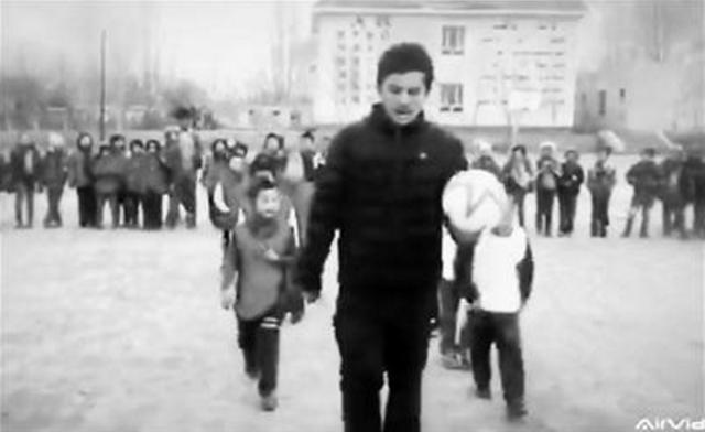 男孩為買足球4個月攢39元 眾人被感動捐款捐物 男孩為買足球4個月攢39元 眾人被感動捐款捐物