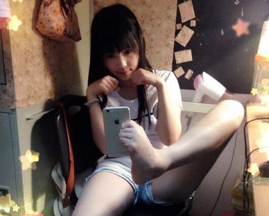 妹子們每周花至少五小時自拍，到底是為啥？