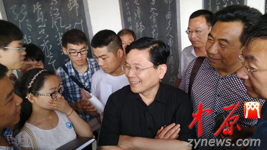 余光中、汪國(guó)真做客杜甫故里 共話詩(shī)圣家國(guó)情懷