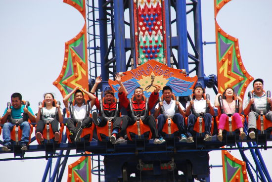 高考生組團解壓 玩轉(zhuǎn)蓬萊歐樂堡