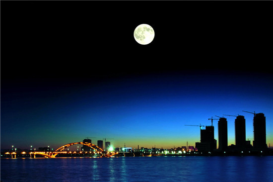 賞月之旅，讓愛像滿月一樣皎潔（資料圖）