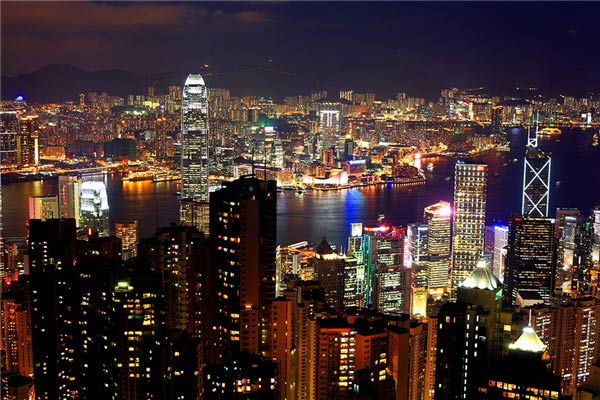 不要溫和地走進(jìn)那個良夜 因為夜太美！