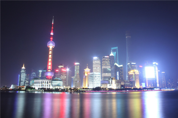 不要溫和地走進(jìn)那個良夜 因為夜太美！