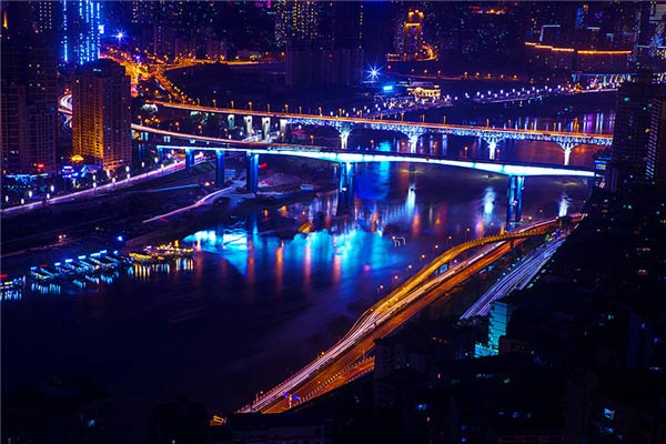 不要溫和地走進(jìn)那個良夜 因為夜太美！