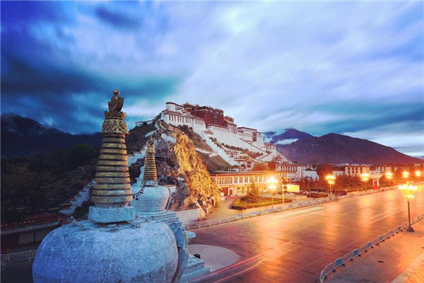 不要溫和地走進(jìn)那個良夜 因為夜太美！