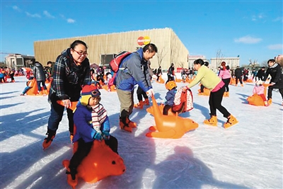 游客體驗五棵松冰世界體育樂園。