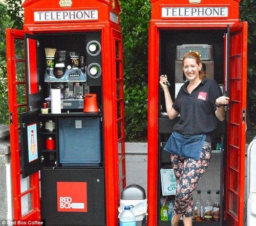 英標(biāo)志性紅色電話亭逐漸廢棄 改造成咖啡屋