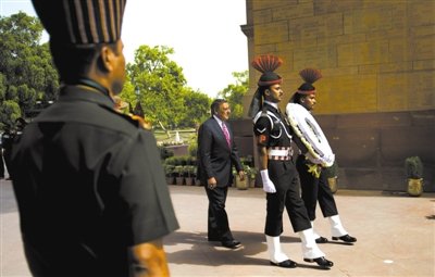 　　6日，帕內(nèi)塔在新德里。他在印度訪問時(shí)稱，美國(guó)愿意為印度提供最先進(jìn)的武器