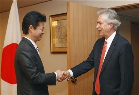 10月15日上午，日本外相玄葉光一郎與到訪的美國常務(wù)助理國務(wù)卿伯恩斯在日外務(wù)省舉行了會談。