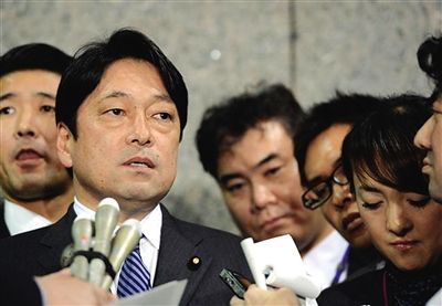 2月5日晚，日本防衛(wèi)省大臣小野寺召開緊急記者會(huì)，公開日本自衛(wèi)隊(duì)軍艦被中國(guó)軍艦雷達(dá)瞄準(zhǔn)的消息。據(jù)稱，首相安倍晉三親自下達(dá)了公開的指令。