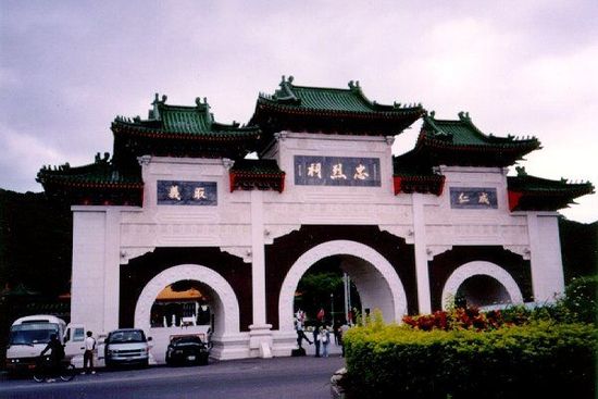 位于臺(tái)北的忠烈祠供奉著從孫中山革命，到抗日戰(zhàn)爭，解放戰(zhàn)爭所有陣亡國民黨士兵的靈位。