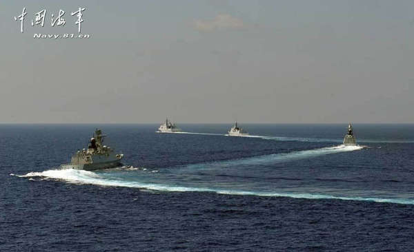 資料圖：中國(guó)海軍在曾母暗沙。