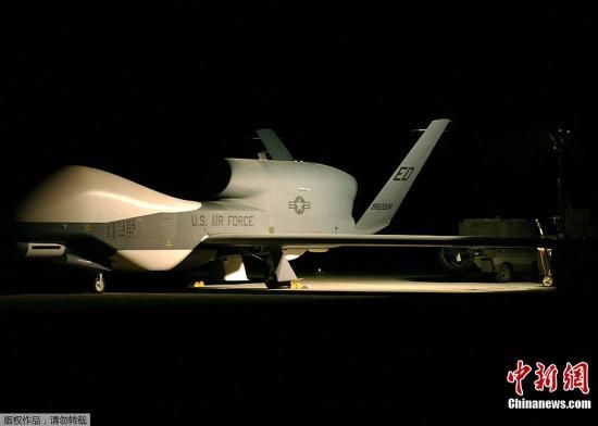 2006年2月17日，美國“全球鷹”RQ-4A無人機在秘密地點飛行。