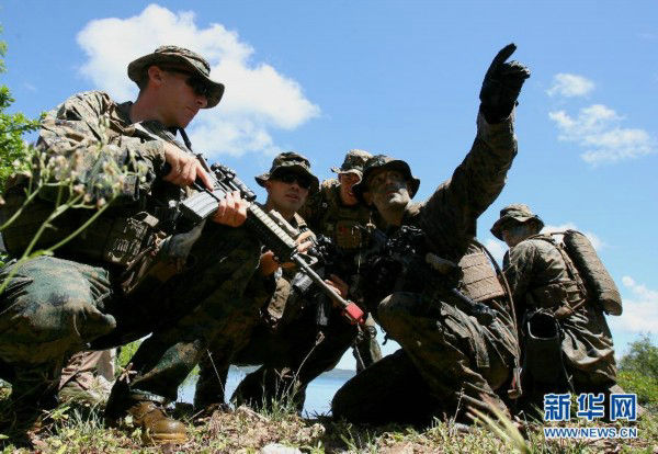 美菲“肩并肩2012”軍演菲律賓和美國的“肩并肩”聯(lián)合軍演在巴拉望島烏盧甘灣舉行。
