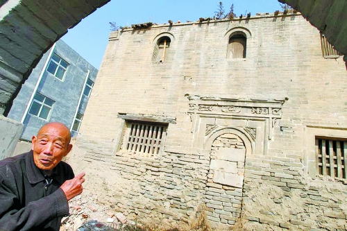 為保護(hù)古民宅，鄭州北四環(huán)繞開5米