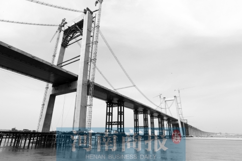 桃花峪黃河大橋明年通車(chē) 鄭州開(kāi)車(chē)到焦作省半小時(shí) 桃花峪黃河大橋明年通車(chē) 鄭州開(kāi)車(chē)到焦作省半小時(shí)