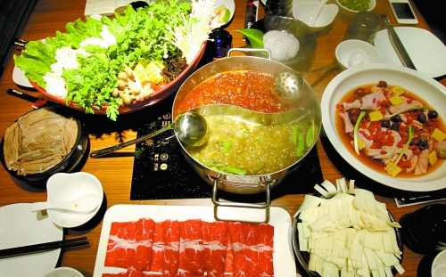 山西火鍋店爆炸事件后，鄭州用電磁爐的火鍋店生意火爆。