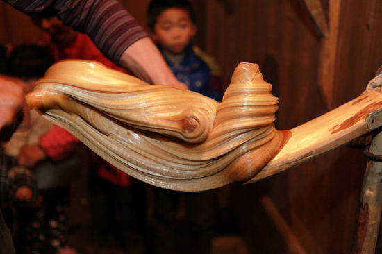 農(nóng)戶忙做麥芽糖 農(nóng)戶忙做麥芽糖