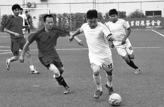 專為本屆賽事而組建的鄭州第九人民醫(yī)院隊(duì)，是該院歷史上第一支足球隊(duì)