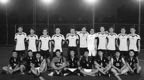 昨晚，東道主東方今報隊迎來了第二個比賽對手——財大數(shù)學隊