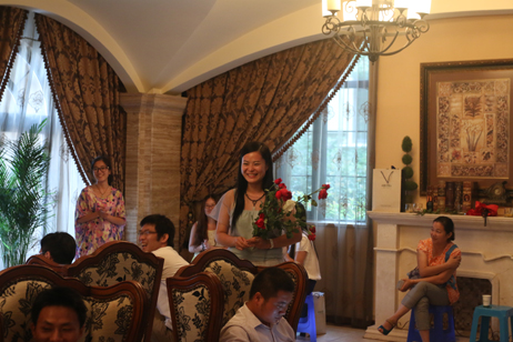 收到怎么多玫瑰，當(dāng)然開心啦！