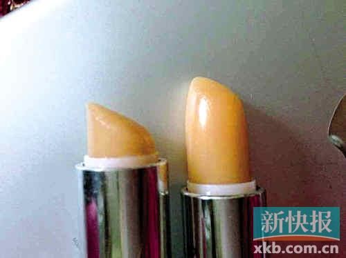 ■蘇小姐將其在專柜和聚美優(yōu)品購買的伊麗莎白雅頓唇膏對比，產(chǎn)品包裝和唇膏顏色明顯不同。