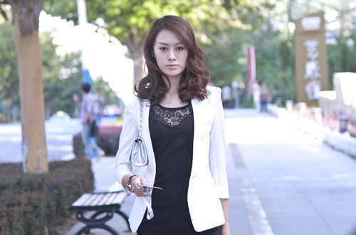 《謊言背后》劇照