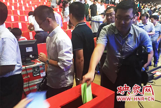 專家、評委、全局干部職工代表現(xiàn)場投票。