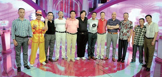 部分男嘉賓在節(jié)目錄制結束后合影