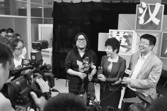 節(jié)目嘉賓高曉松、于丹、張頤武接受采訪