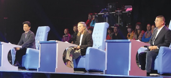 節(jié)目中，崔永元、蔡志忠、錢文忠 由左至右 三為成語先生妙語不斷