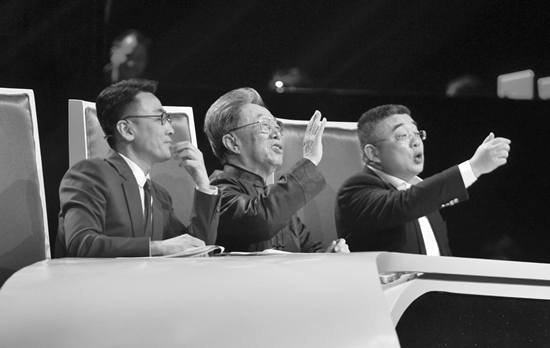 困擾著很多漢語使用者的問題，被三位先生以輕松幽默的方式提出來自嘲后，都令觀眾會心大笑。