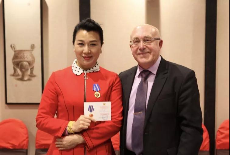 演出代表團(tuán)團(tuán)長(zhǎng)、河南豫劇院黨委書記 汪荃珍