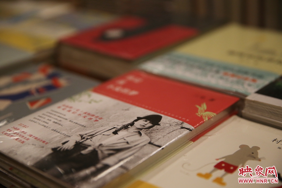 書店內(nèi)的書。