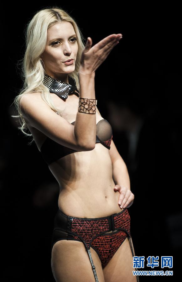 香港上演內衣時裝秀