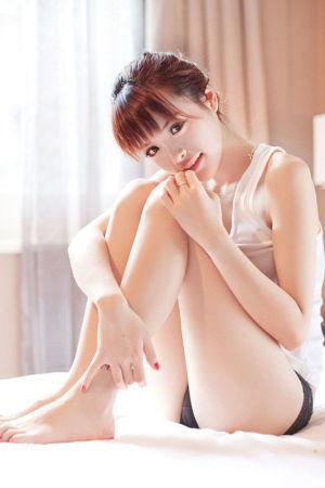 湖南農(nóng)大校花曝私照 14歲上大學遭質(zhì)疑